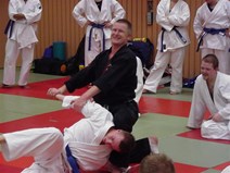Mike låser arm (Small).jpg