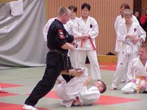 Mike låser ben (Small).jpg